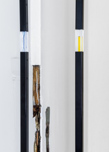 Flatlines, detail, 2015<br />
door handle: lacquered steel, lucite, canola oil/machine lubricant, surgical sutures